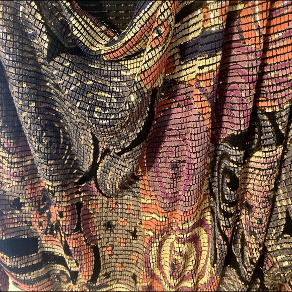 Abstract Design Metallic Top Colorful - Picture 4 of 4